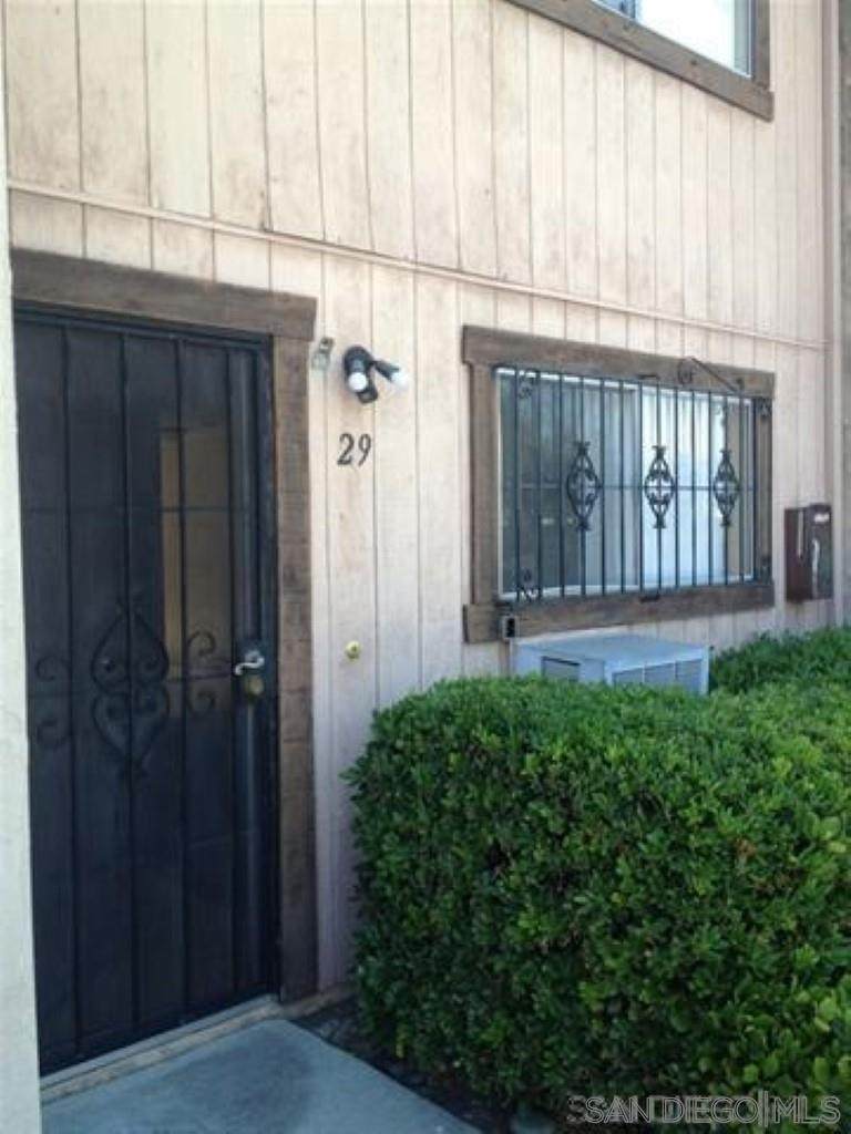 1034 Leland St - Photo 1