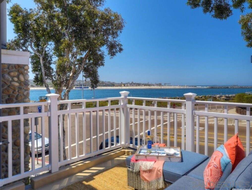 2637 Mission Blvd - Photo 1
