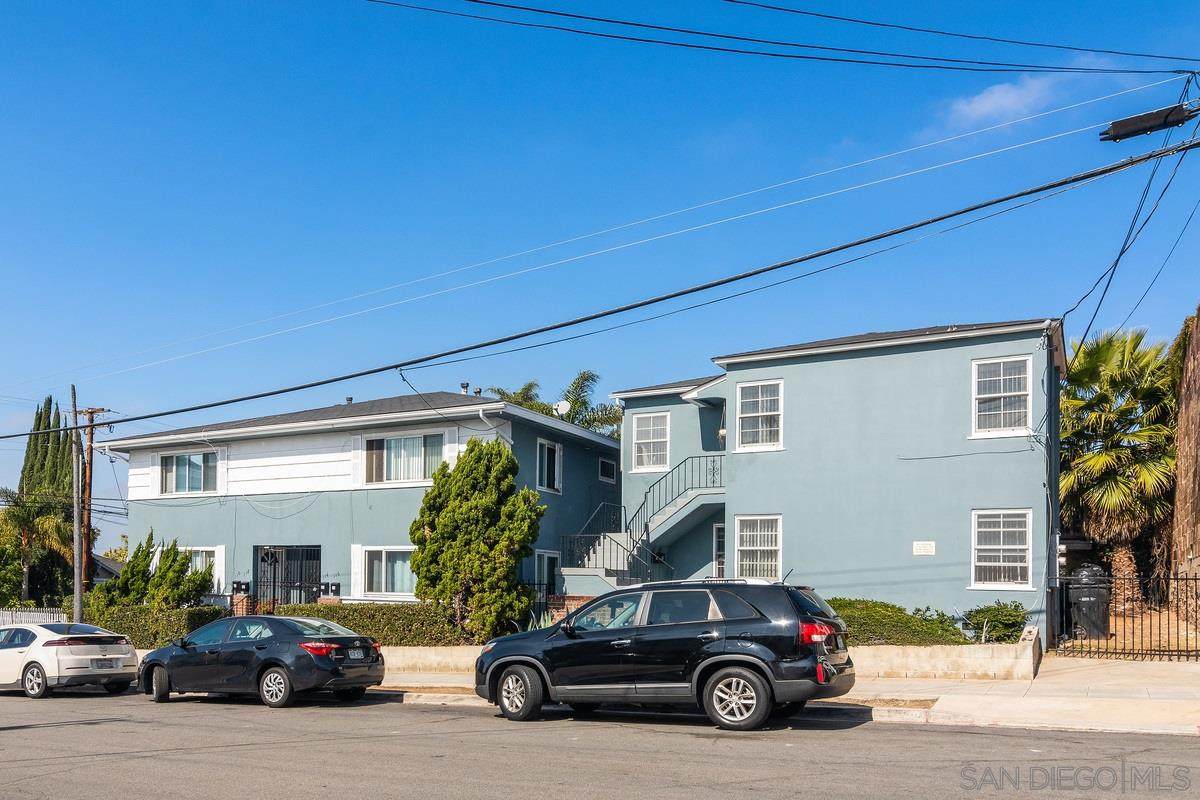 110-32 Ivy Street - Photo 1
