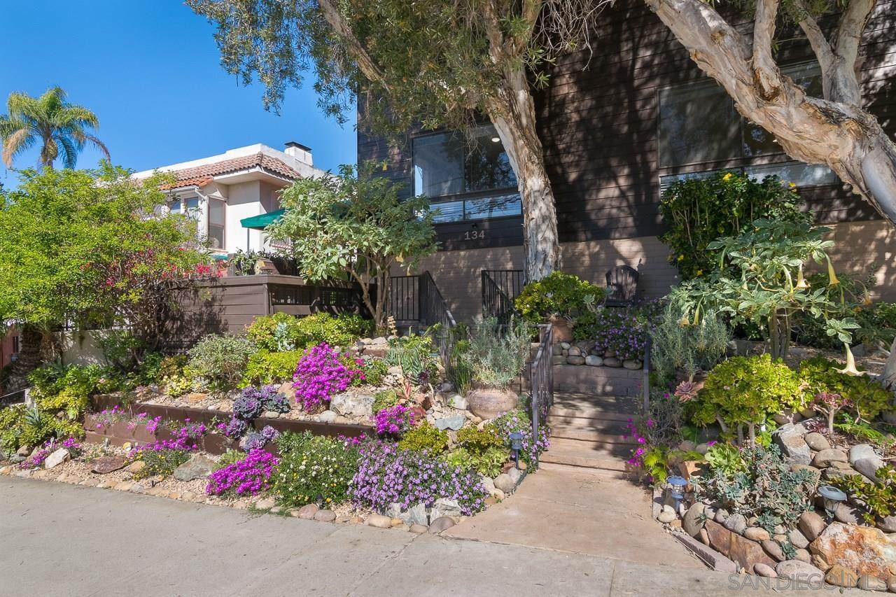 134 Walnut Ave - Photo 1