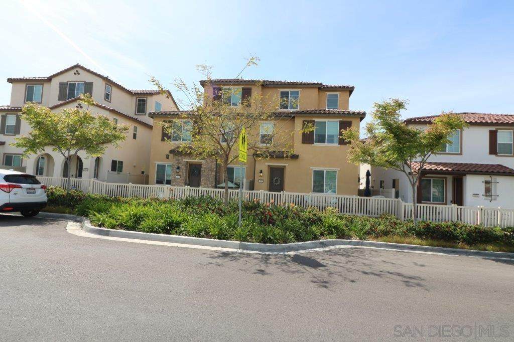 1328 Santa Victoria - Photo 1