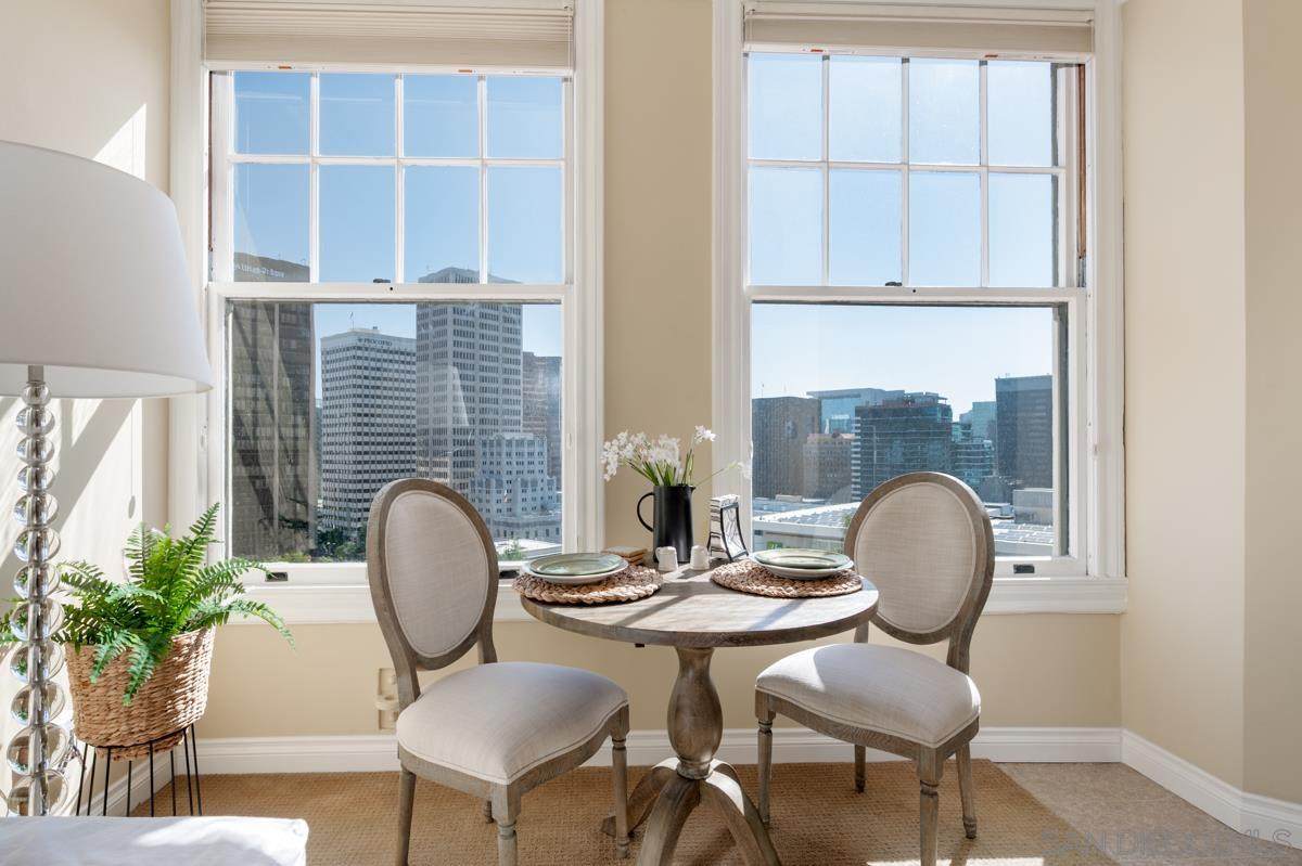 702 Ash Street - Photo 1