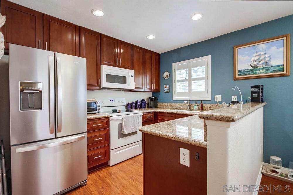 11219 Avenida De Los Lobos - Photo 1