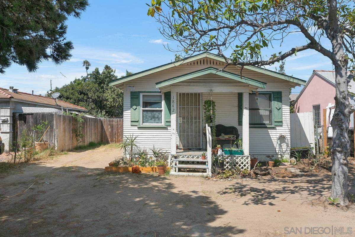 1842 Grand - Photo 1