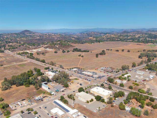 Valley Center Rd. - Photo 1