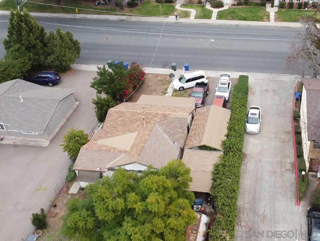 1272 Mollison Ave - Photo 1