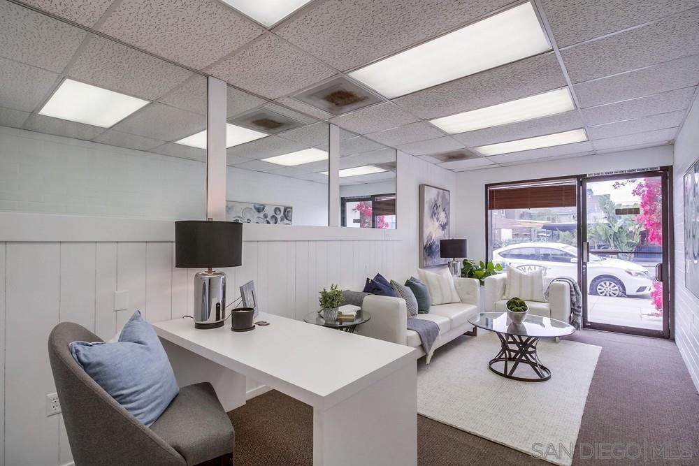 4863-4865 Cass St - Photo 1