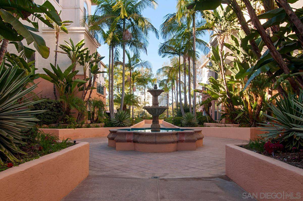 680 Camino De La Reina - Photo 1