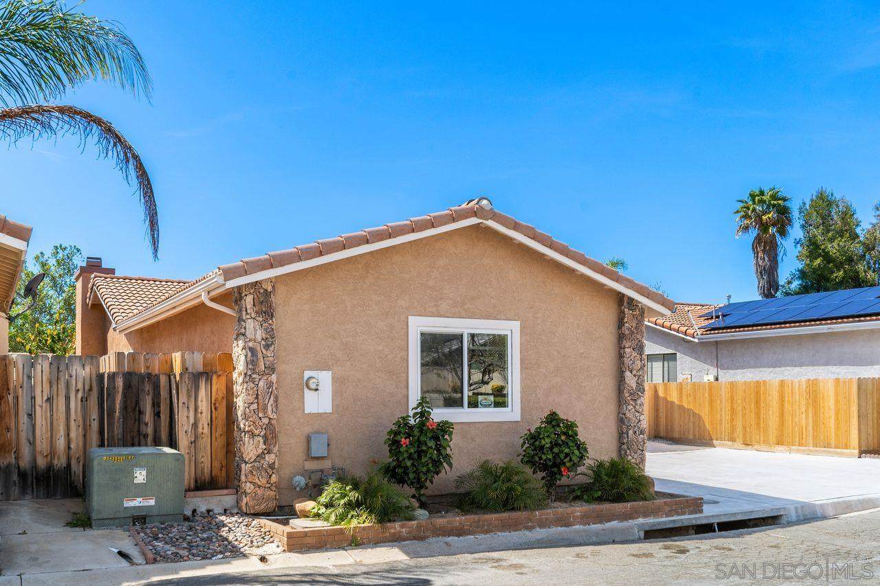 8530 Snow White Dr - Photo 1