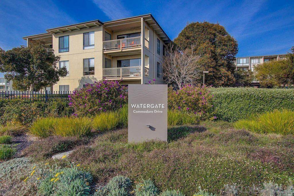 8 Admiral Dr - Photo 1