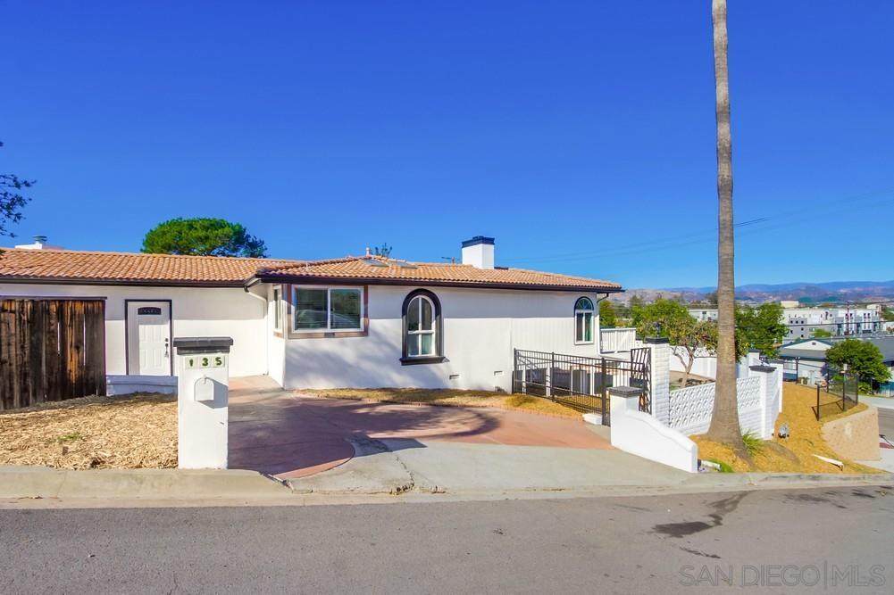 135 Tulip St - Photo 1