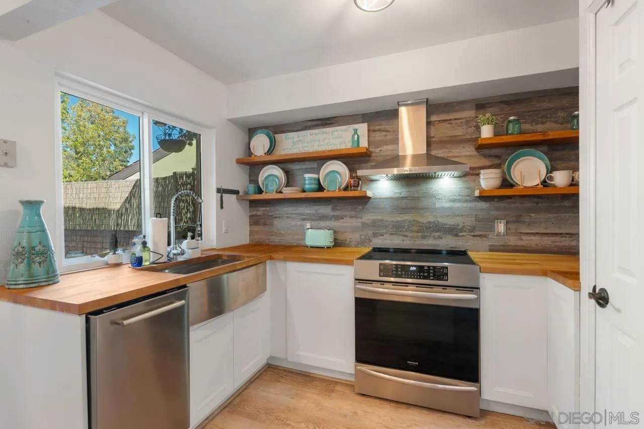 7952 Mission Center Ct - Photo 1