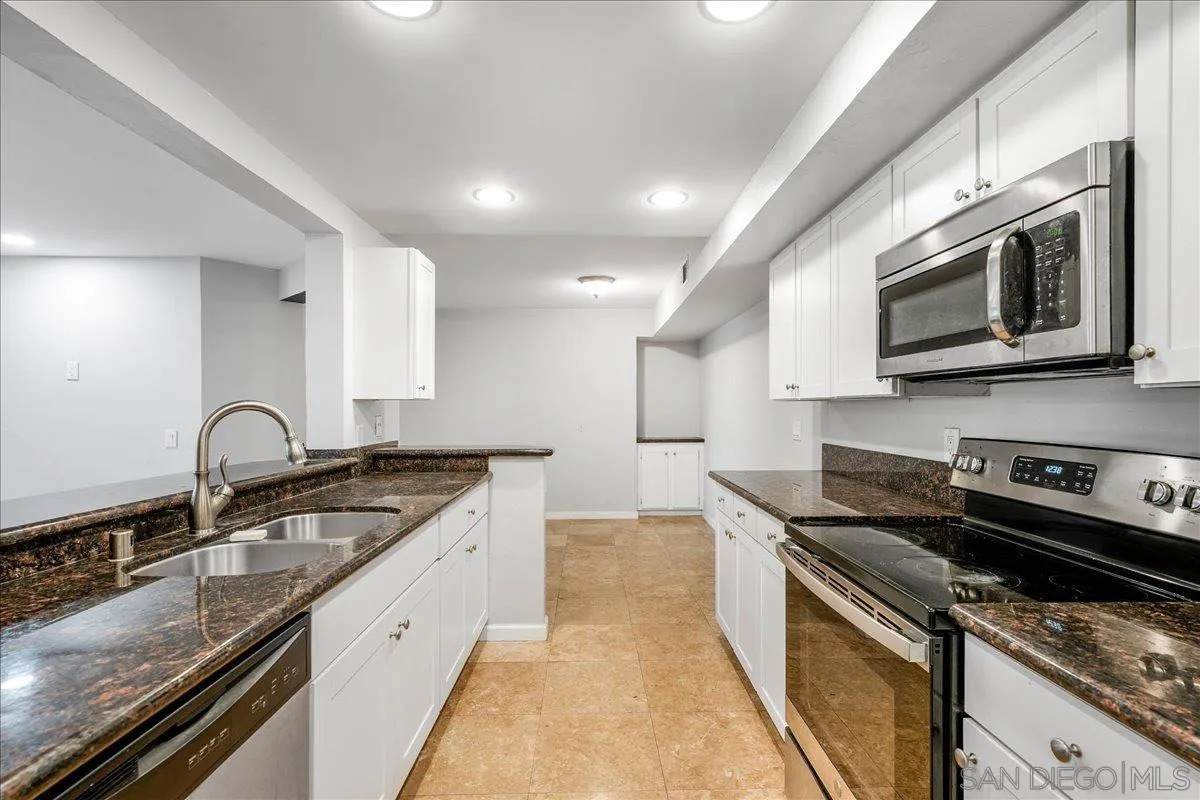 1050 E Washington - Photo 1