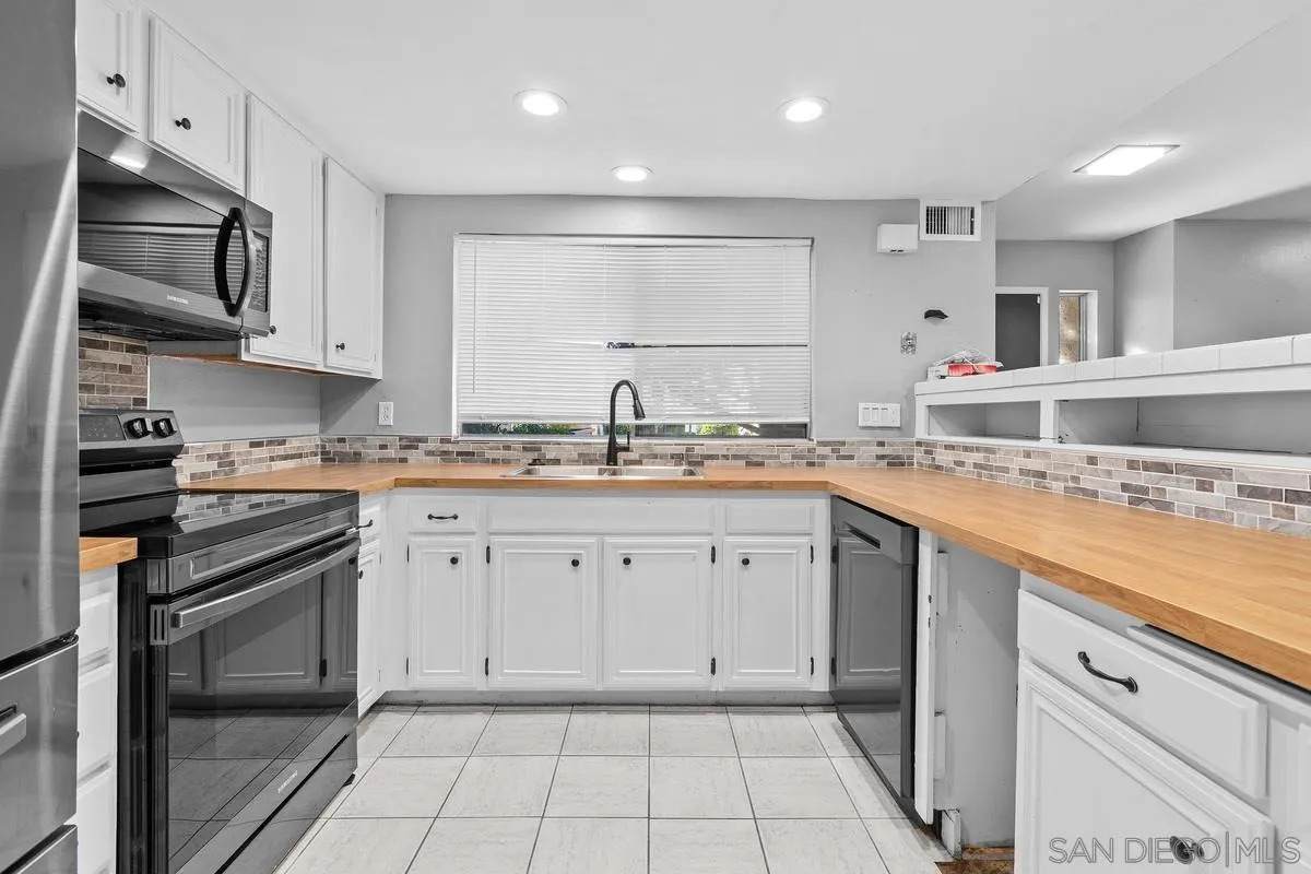 23823 Green Haven Ln - Photo 1