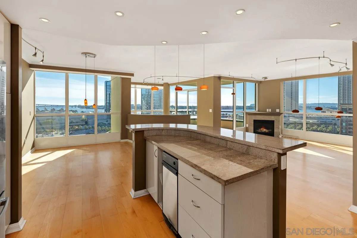 555 Front St - Photo 1