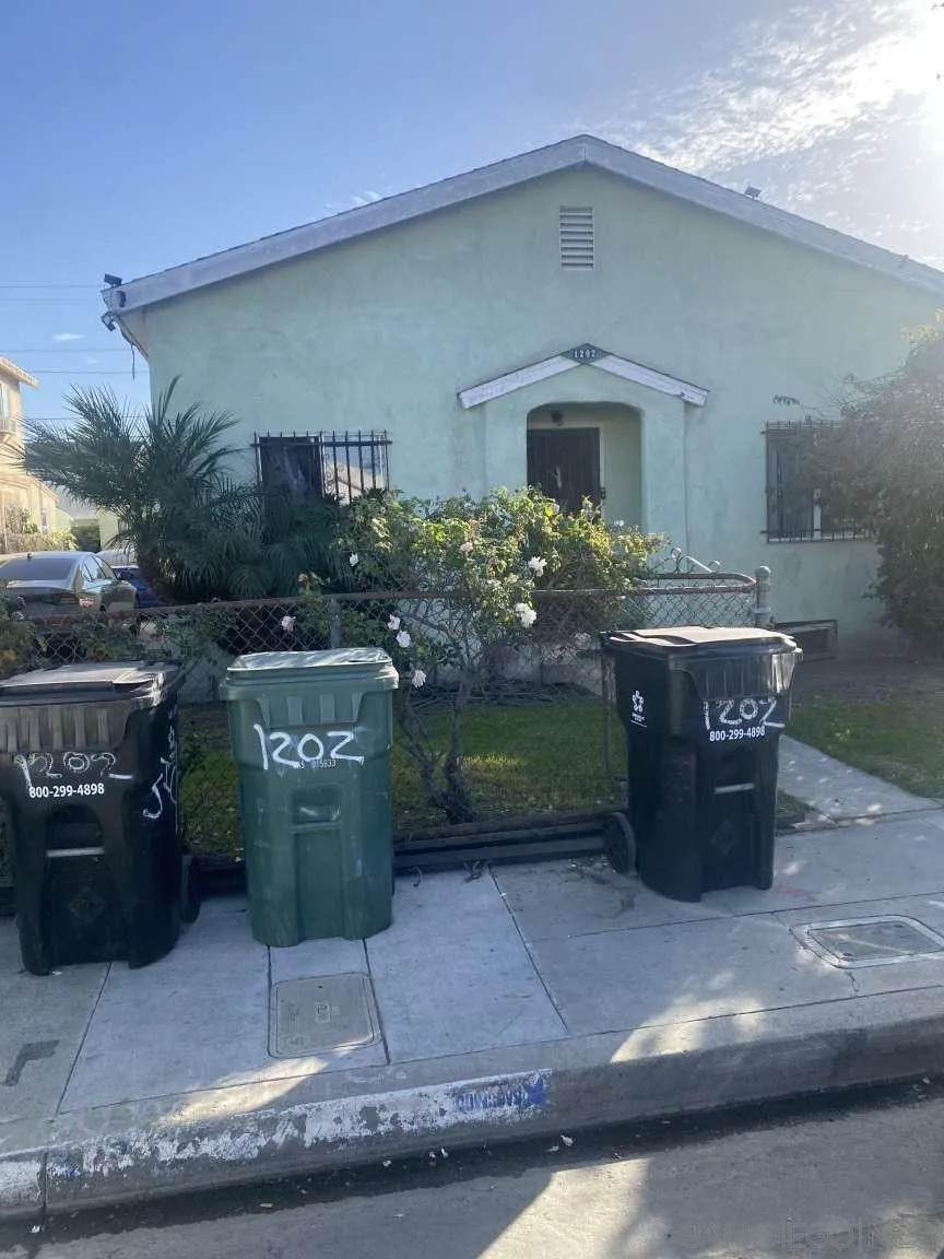 1202 76Th St - Photo 1