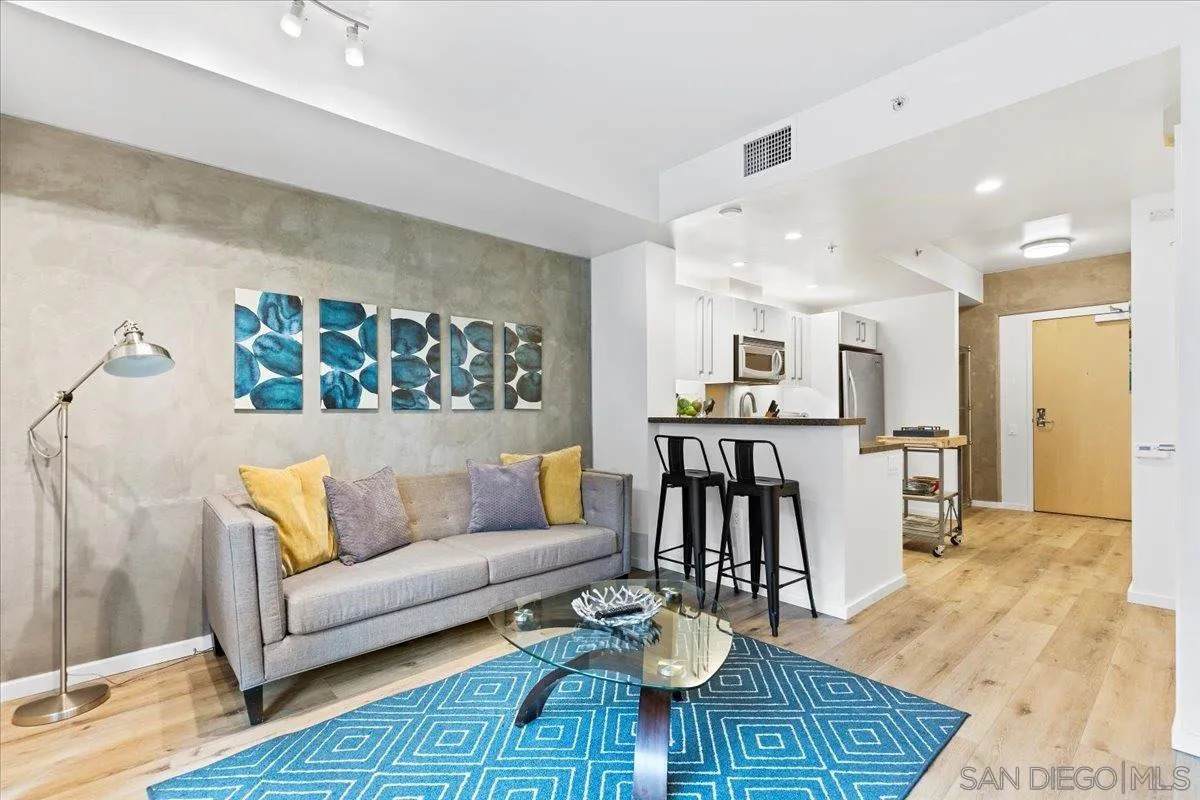 321 10th Ave - Photo 1