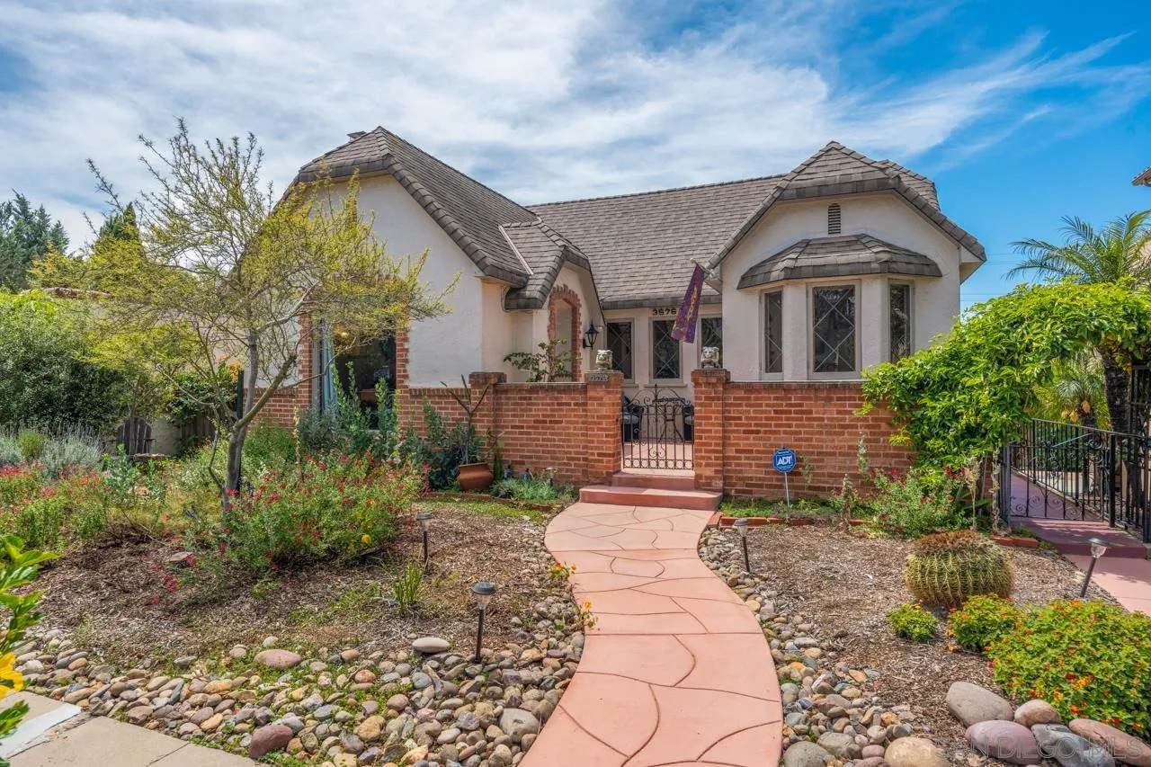3576 Villa Terrace - Photo 1