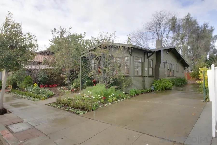 3970 Harney St - Photo 1