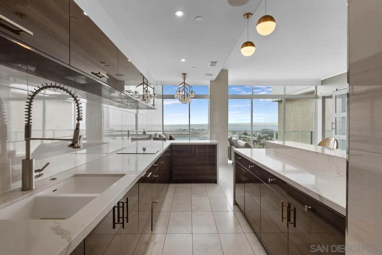 1820 Avenida Del Mundo - Photo 1