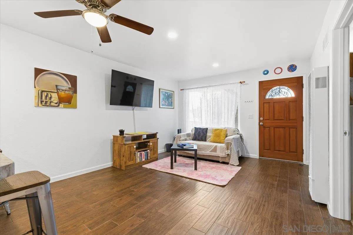 227 50th St - Photo 1