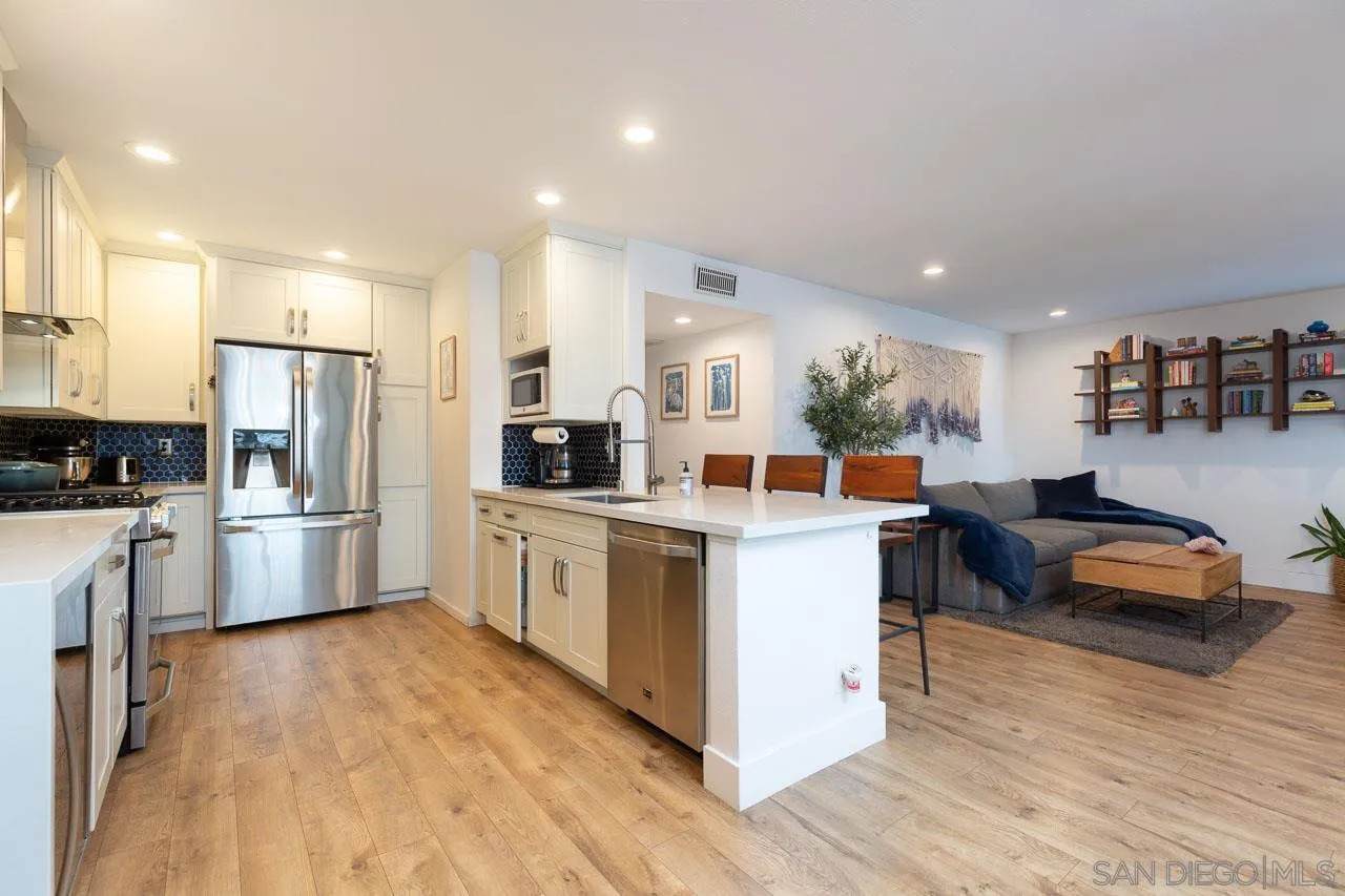 3983 Normal - Photo 1