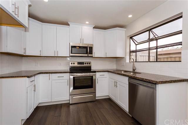 327 Streamwood - Photo 1