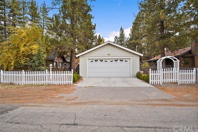 1132 Sherwood Boulevard - Photo 1