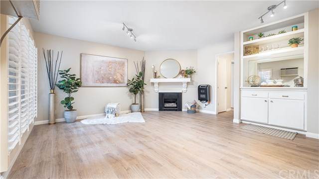 837 West Knoll Drive - Photo 1