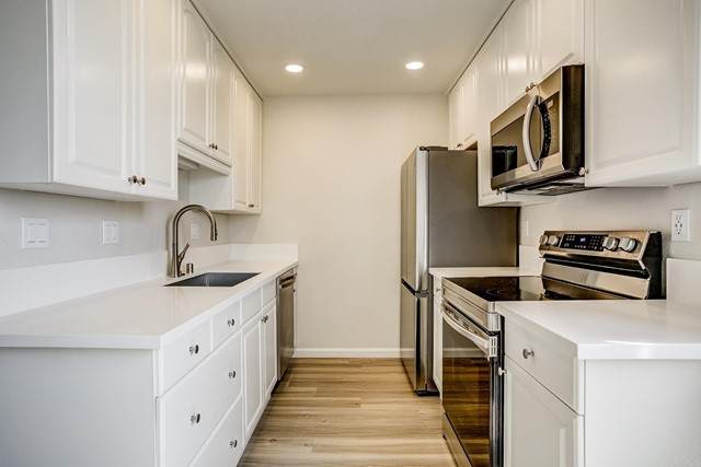 501 Ditmar Street - Photo 1