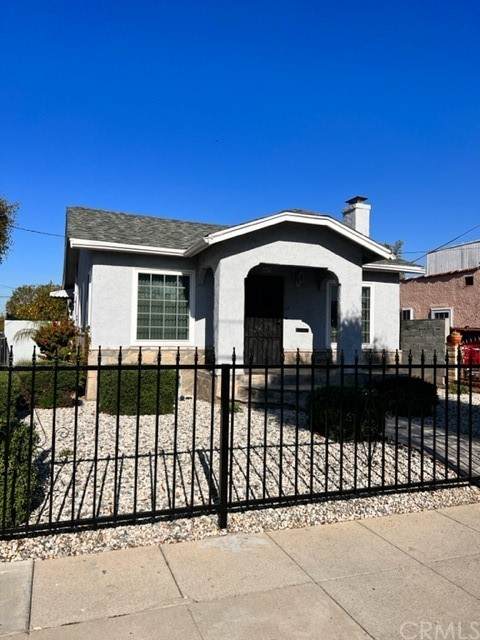 445 Spruce Avenue - Photo 1