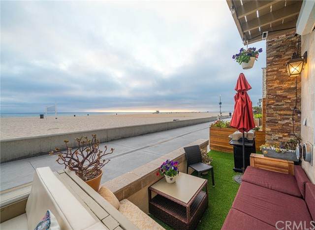 1728 The Strand - Photo 1