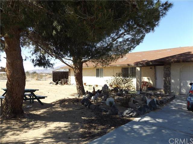 9829 Custer Avenue - Photo 1