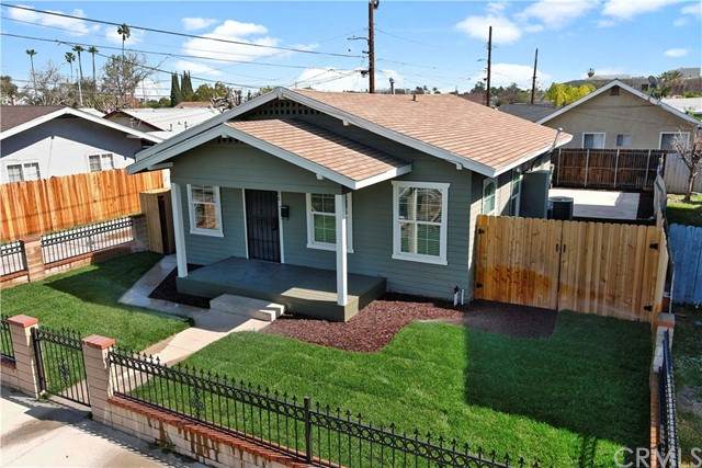 208 Carleton Avenue - Photo 1