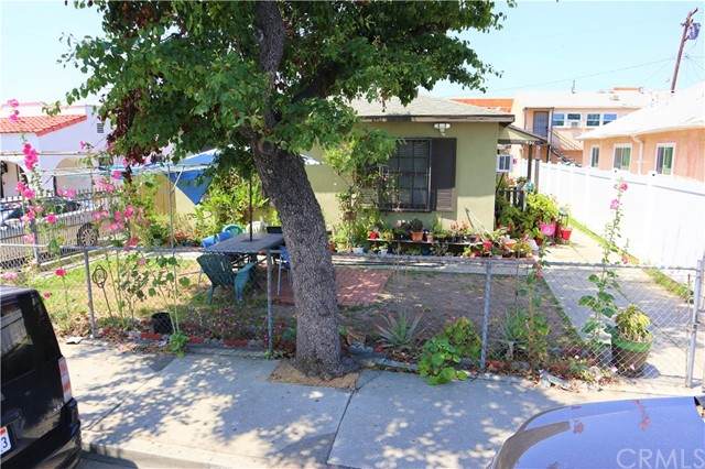 437 Amalia Avenue - Photo 1
