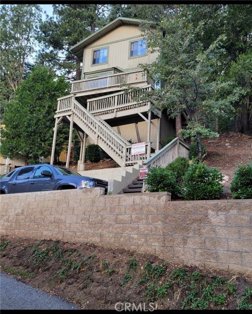 718 Victoria Court - Photo 1