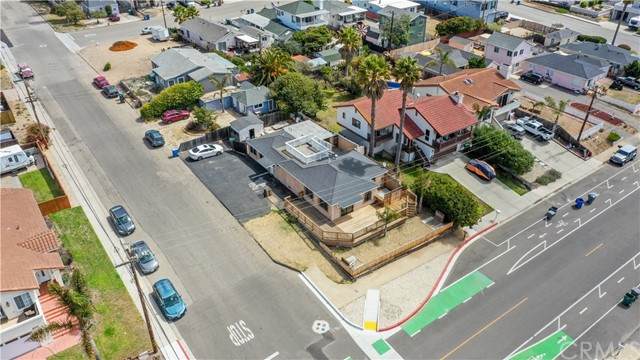 915 Newport Avenue - Photo 1