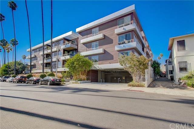 6001 Carlton Way - Photo 1