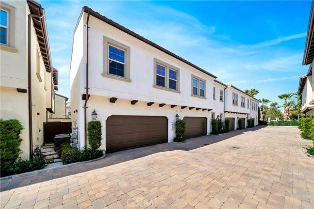 689 Valencia Street - Photo 1