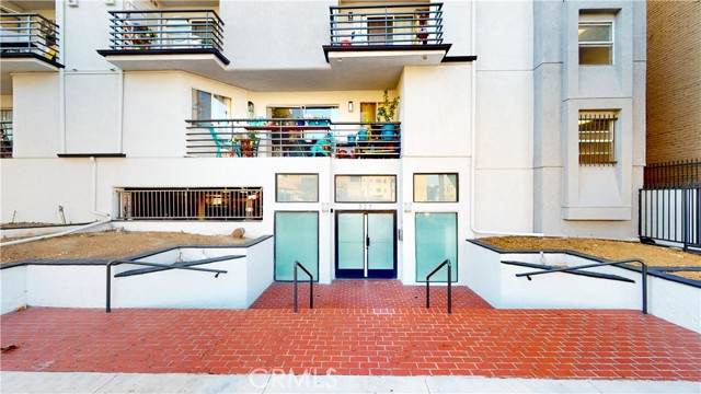 327 Chestnut Avenue - Photo 1