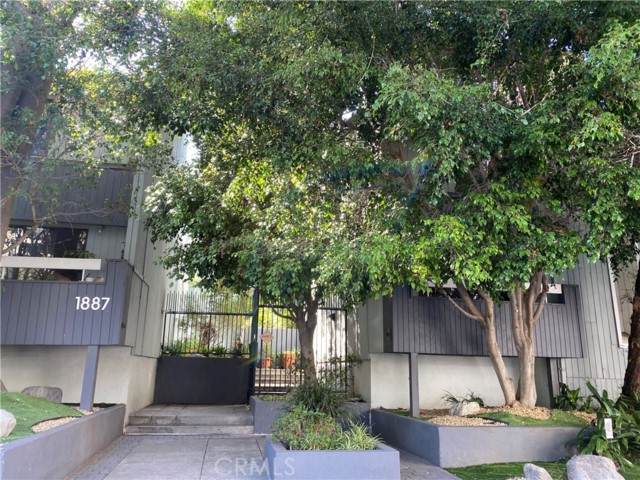 1887 Greenfield Avenue - Photo 1