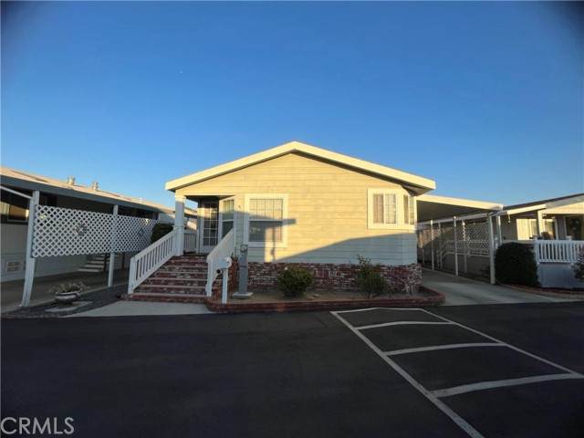 710 Catalpa - Photo 1