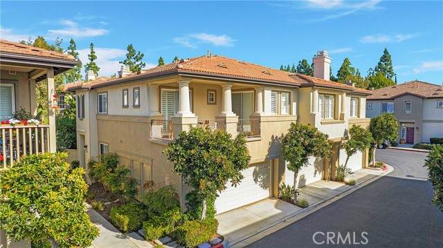 105 Islington - Photo 1