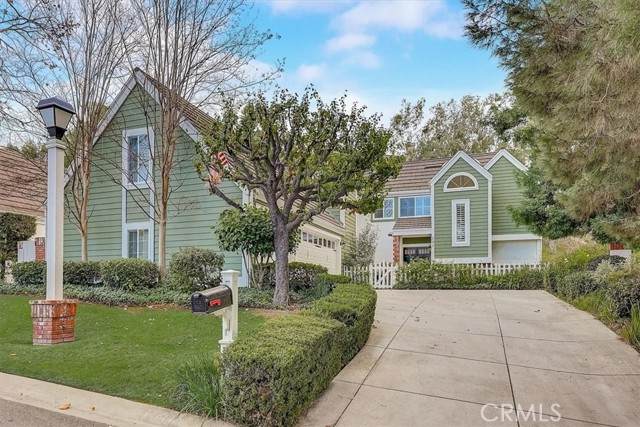 290 Summertree Road - Photo 1