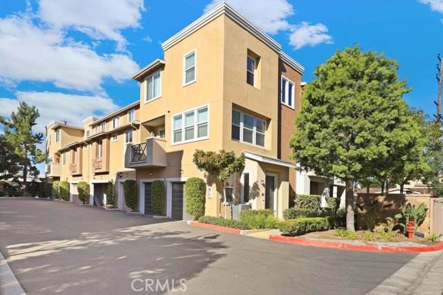 500 Willowbrook Avenue - Photo 1