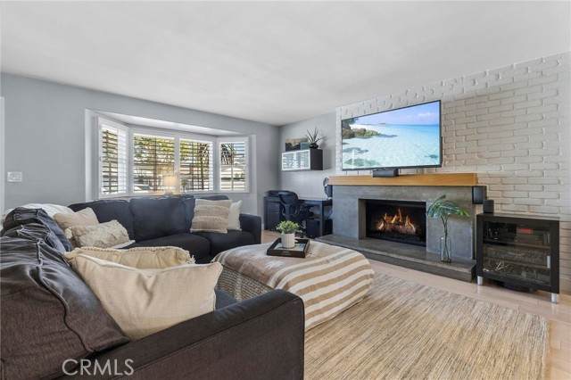 915 England Street - Photo 1