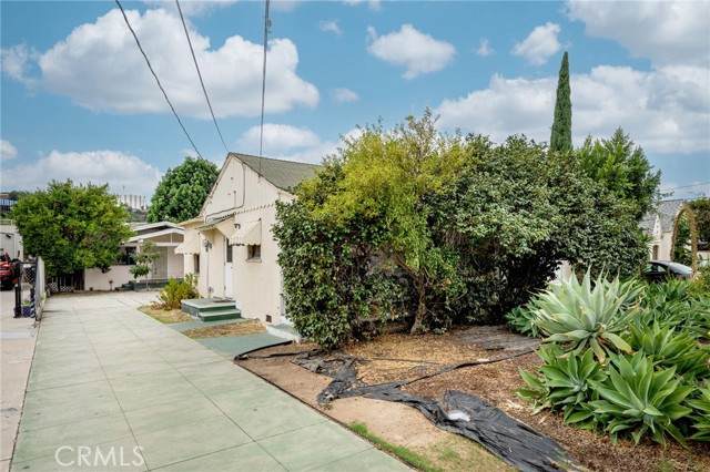 724 Acacia Avenue - Photo 1