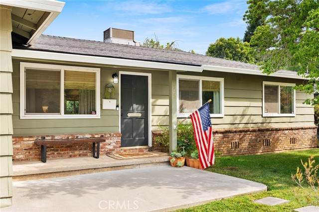 328 10th Avenue - Photo 1