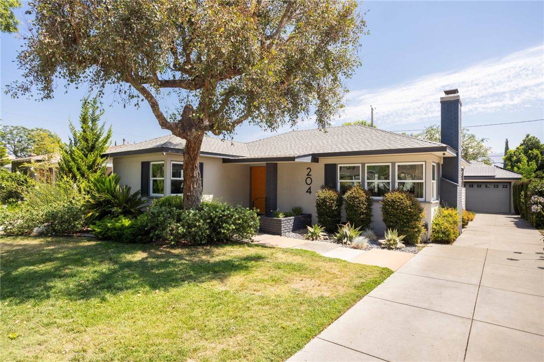 204 Beachwood Drive - Photo 1
