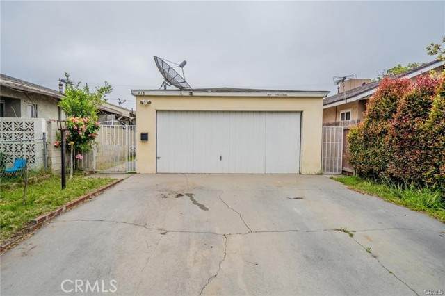 918 Oak Street - Photo 1